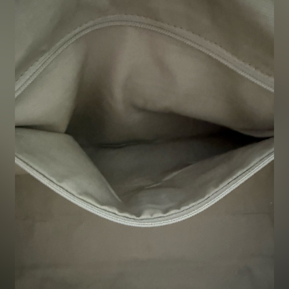 TORY BURCH Ella Tote Bag in White Patent Leather and Beige Raffia/Canvas Fabric - Picture 10 of 13